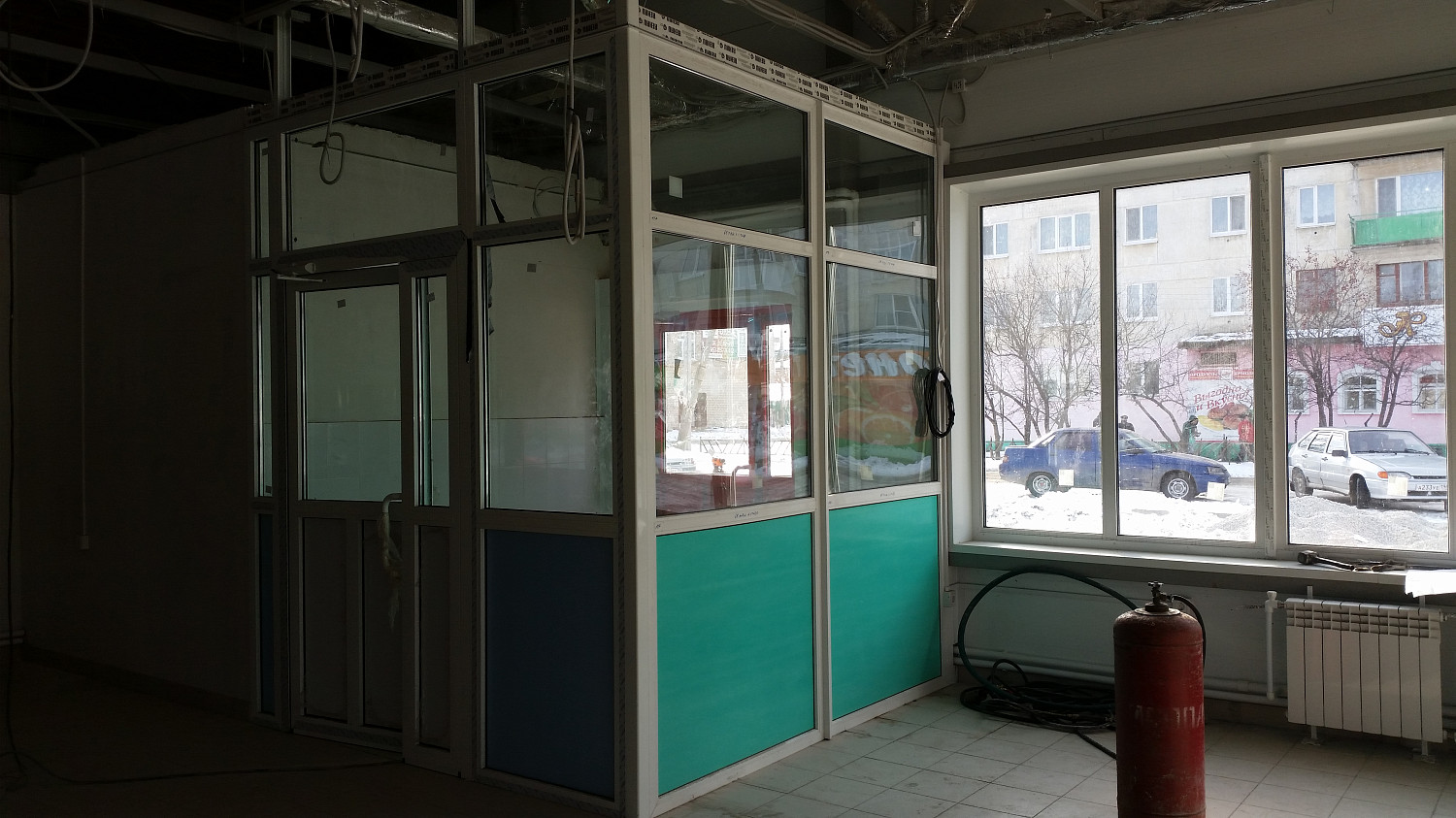 Производство и монтаж входной группы и окон в магазине Магнит, г. Новая Ляля 