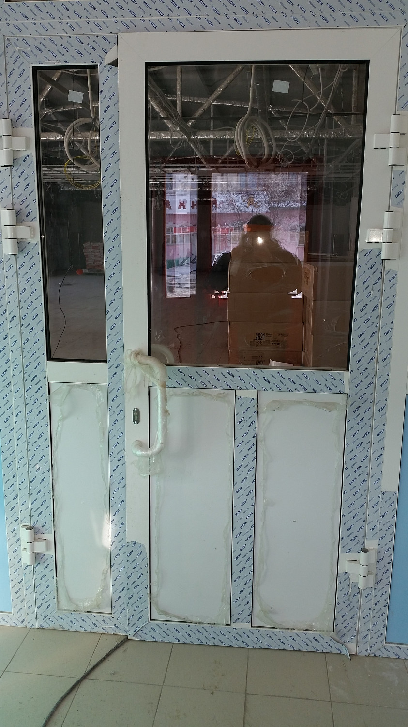 Производство и монтаж входной группы и окон в магазине Магнит, г. Новая Ляля 